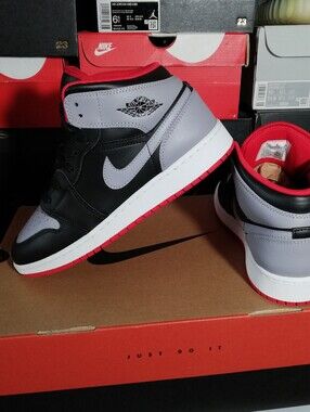AIR JORDAN 1 MID BLACK-RED-CEMENT WOMEN US SIZE 7.5 MINT COND